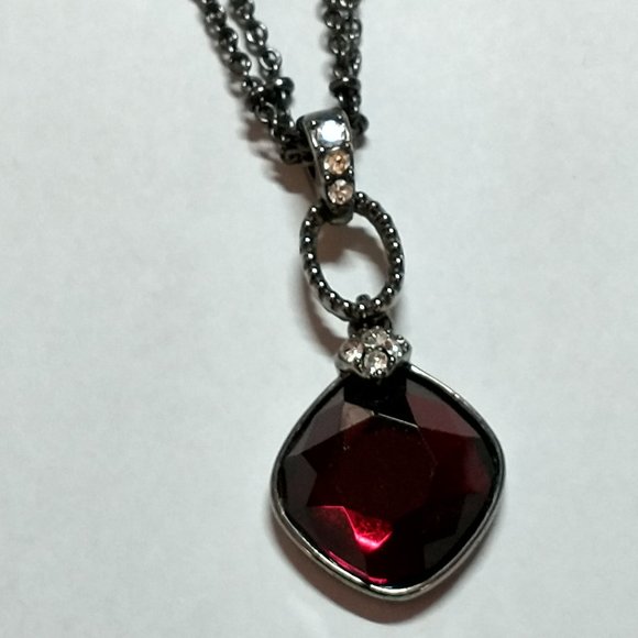 Necklace, Garnet set on black chain - Picture 1 of 3